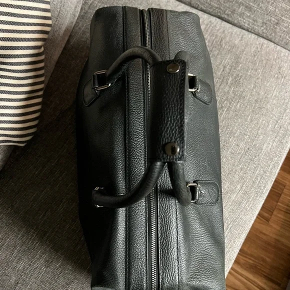 Unisex Savile Row Company London leather weekender style travel bag. - Picture 3 of 4